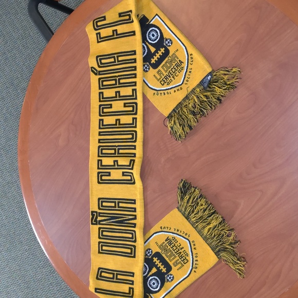 La Doña Cervecería FC Fūtbol & Social Club Scarf w/ Fringes - Picture 4 of 6